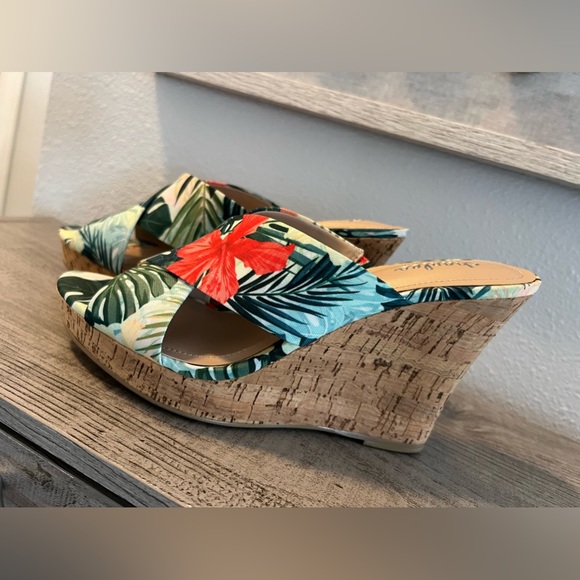 Charles David Cork Wedges - Picture 1 of 3